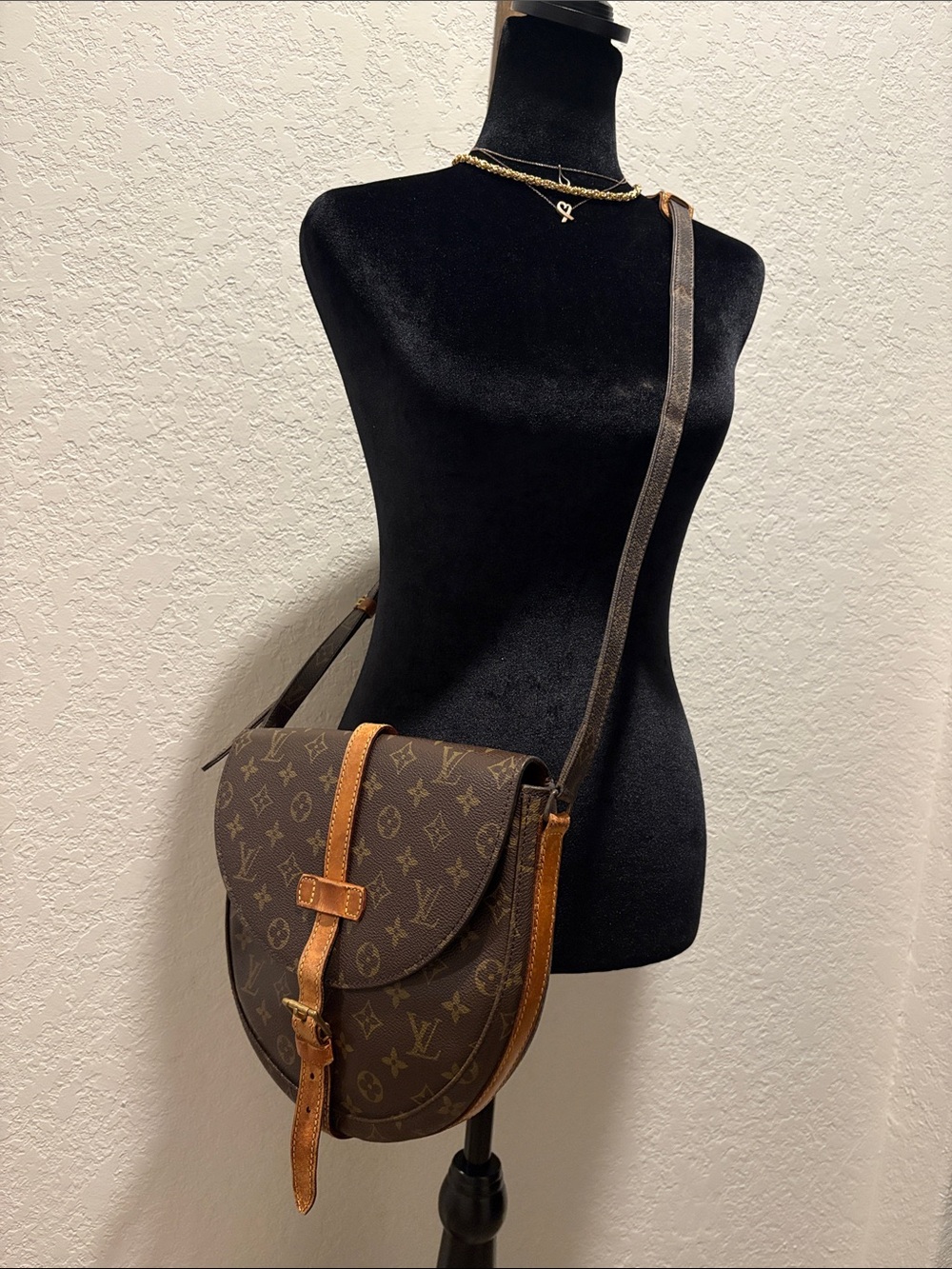 Louis Vuitton GM Chantilly Shoulder Bag Brown Monogram LV